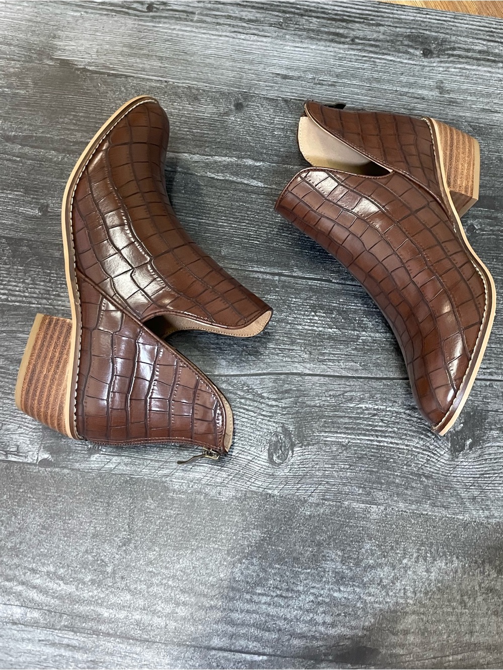 Like New Corkys Vanish Ankle boots in Brown Croco size 8